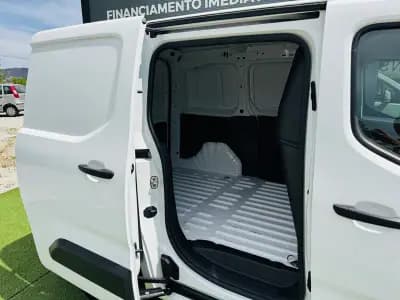 Vendo Peugeot 2021 - 16000 EUR, 140000 km - AUTO.MOTO.pt