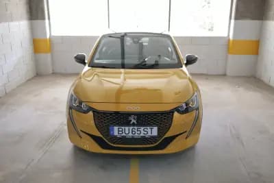 Vendo Peugeot e-208 2021 - 14350 EUR, 65000 km - AUTO.MOTO.pt