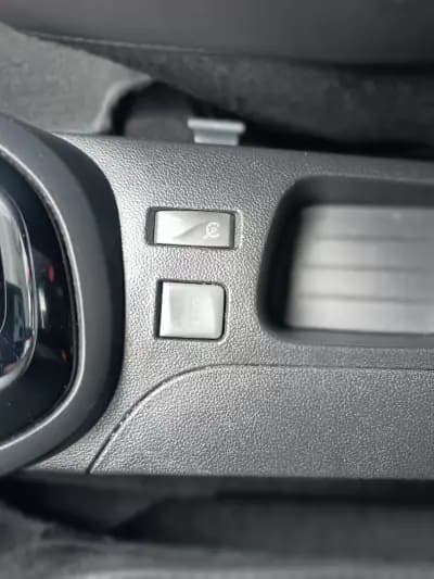 Vendo Renault Captur 2016 - 12490 EUR, 138211 km - AUTO.MOTO.pt