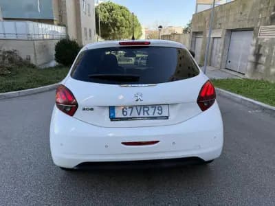 Vendo Peugeot 208 2018 - 9450 EUR, 128000 km - AUTO.MOTO.pt