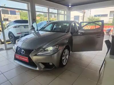 Vendo Lexus IS 300H 2013 - 19990 EUR, 170000 km - AUTO.MOTO.pt