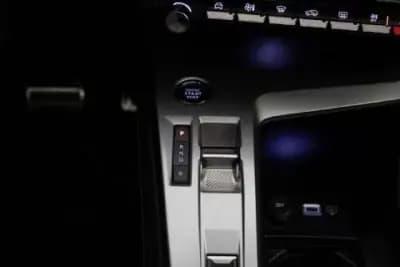 Vendo Peugeot 408 2024 - 34450 EUR, 33760 km - AUTO.MOTO.pt