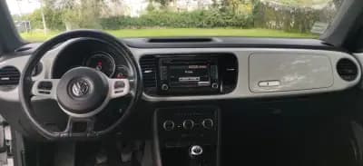 Vendo Volkswagen New Beetle 2015 - 14950 EUR, 156200 km - AUTO.MOTO.pt