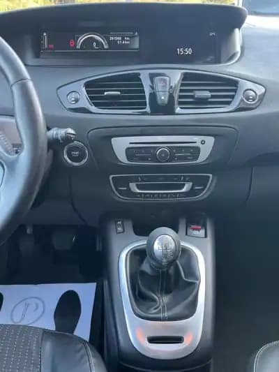 Sell Renault Grand Scénic 2015 - 9900 EUR, 291000 km - AUTO.MOTO.pt