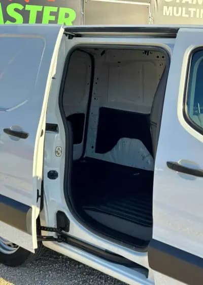 Vendo Peugeot Partner 2020 - 9750 EUR, 201524 km - AUTO.MOTO.pt