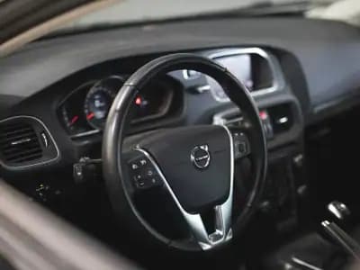 Vendo Volvo V40 2019 - 15990 EUR, 101000 km - AUTO.MOTO.pt