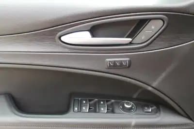 Vendo Alfa Romeo Stelvio 2018 - 28900 EUR, 73000 km - AUTO.MOTO.pt