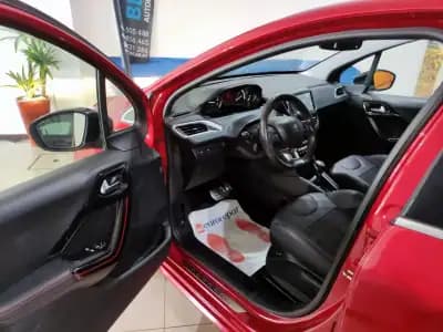 Sell Peugeot 208 2018 - 12490 EUR, 61000 km - AUTO.MOTO.pt