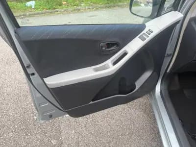 Vendo Toyota Yaris 2006 - 7450 EUR, 168000 km - AUTO.MOTO.pt