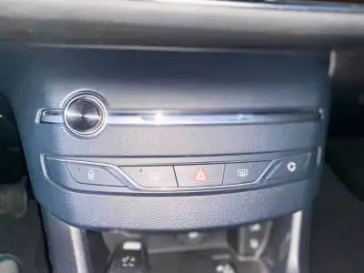 Sell Peugeot 308 2016 - 15500 EUR, 171736 km - AUTO.MOTO.pt