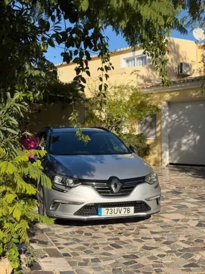 Vendo Renault Mégane 2018 - 16900 EUR, 102599 km - AUTO.MOTO.pt