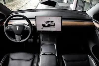 Sell Tesla Model Y 2023 - 37990 EUR, 39034 km - AUTO.MOTO.pt