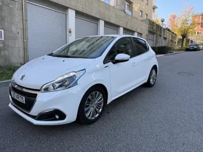Vendo Peugeot 208 2018 - 9450 EUR, 128000 km - AUTO.MOTO.pt