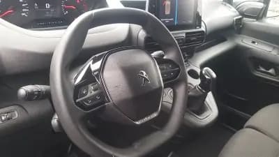 Vendo Peugeot Partner 2021 - 14750 EUR, 120590 km - AUTO.MOTO.pt