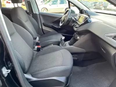 Sell Peugeot 208 2019 - 10450 EUR, 84000 km - AUTO.MOTO.pt