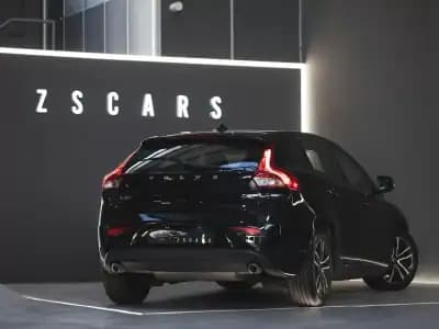 Vendo Volvo V40 2019 - 15990 EUR, 101000 km - AUTO.MOTO.pt