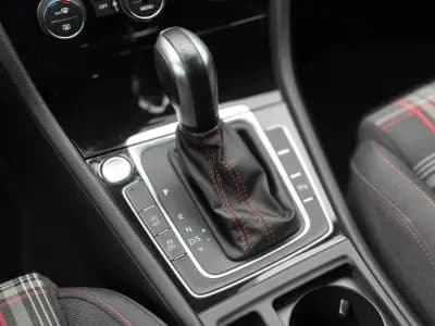 Vendo Volkswagen Golf 2019 - 27990 EUR, 110000 km - AUTO.MOTO.pt