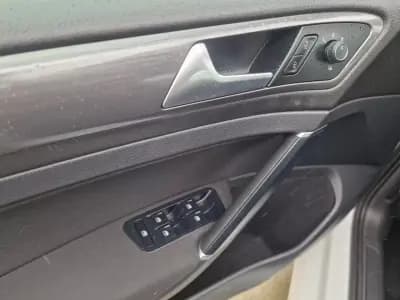 Vendo Volkswagen Golf 2019 - 18999 EUR, 139668 km - AUTO.MOTO.pt