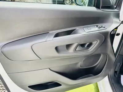 Vendo Peugeot 2021 - 16000 EUR, 140000 km - AUTO.MOTO.pt