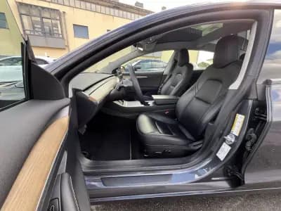 Vendo Tesla Model 3 2023 - 31950 EUR, 63000 km - AUTO.MOTO.pt