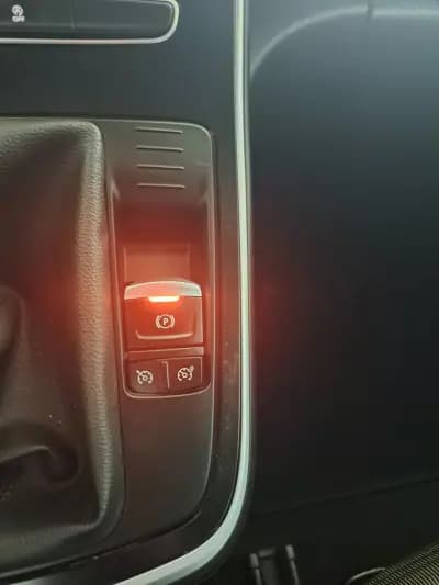 Sell Renault Scénic 2017 - 9980 EUR, 262136 km - AUTO.MOTO.pt