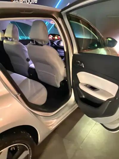 Sell Peugeot 308 2016 - 15500 EUR, 171736 km - AUTO.MOTO.pt