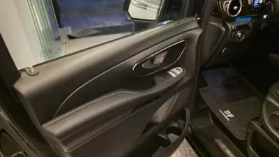 Vendo Mercedes-Benz V 220 2016 - 29900 EUR, 321809 km - AUTO.MOTO.pt