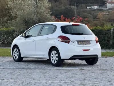 Vendo Peugeot 208 2016 - 7500 EUR, 121000 km - AUTO.MOTO.pt