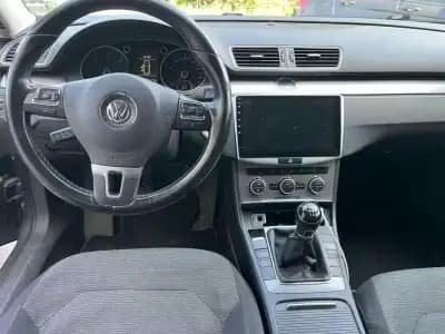 Vendo Volkswagen Passat 2009 - 8900 EUR, 300000 km - AUTO.MOTO.pt