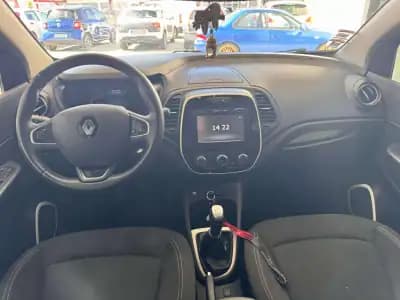 Vendo Renault Captur 2017 - 13750 EUR, 136000 km - AUTO.MOTO.pt