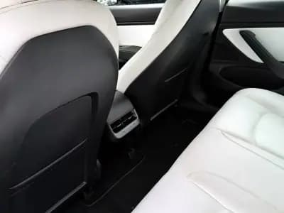 Vendo Tesla Model 3 2020 - 30400 EUR, 105371 km - AUTO.MOTO.pt