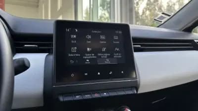 Vendo Renault Clio 2023 - 14499 EUR, 111021 km - AUTO.MOTO.pt