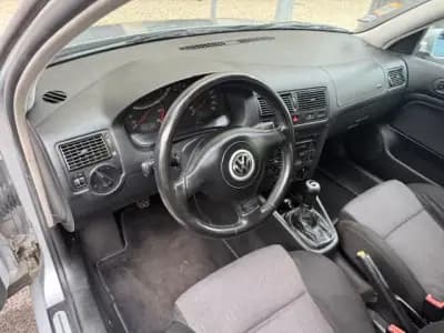 Vendo Volkswagen Golf 2001 - 3250 EUR, 147000 km - AUTO.MOTO.pt