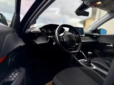 Vendo Peugeot 208 2022 - 15950 EUR, 91000 km - AUTO.MOTO.pt