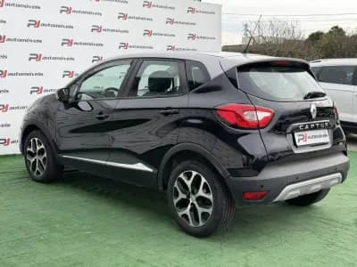 Vendo Renault Captur 2016 - 12990 EUR, 142000 km - AUTO.MOTO.pt