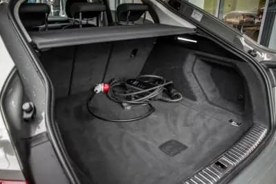 Vendo Audi Q8 e-Tron Sportback 2023 - 52900 EUR, 34353 km - AUTO.MOTO.pt