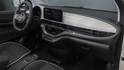 Vendo Fiat 500e C 2024 - 19900 EUR, 15000 km - AUTO.MOTO.pt