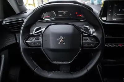 Vendo Peugeot 2008 2021 - 17990 EUR, 74657 km - AUTO.MOTO.pt