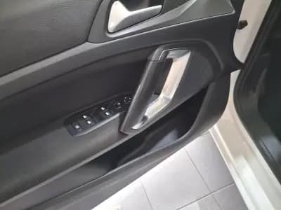 Sell Peugeot 308 SW 2017 - 10900 EUR, 178000 km - AUTO.MOTO.pt