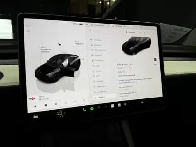 Vendo Tesla Model Y 2024 - 43990 EUR, 35600 km - AUTO.MOTO.pt