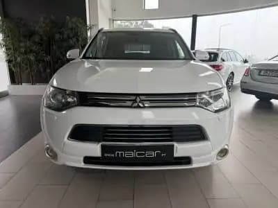 Vendo Mitsubishi Outlander 2015 - 15990 EUR, 157367 km - AUTO.MOTO.pt