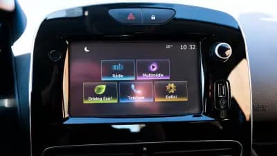 Vendo Renault Clio 2018 - 12000 EUR, 78100 km - AUTO.MOTO.pt