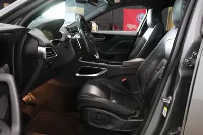 Sell Jaguar F-Pace 2018 - 33900 EUR, 70000 km - AUTO.MOTO.pt