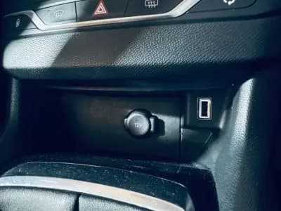 Vendo Peugeot 308 2019 - 12990 EUR, 119631 km - AUTO.MOTO.pt