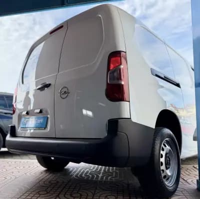 Vendo Opel Combo 2023 - 17950 EUR, 66000 km - AUTO.MOTO.pt