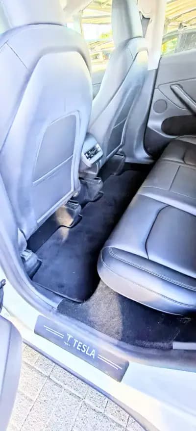 Vendo Tesla Model Y 2023 - 38490 EUR, 50153 km - AUTO.MOTO.pt