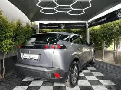 Vendo Peugeot e-2008 2023 - 22500 EUR, 46500 km - AUTO.MOTO.pt