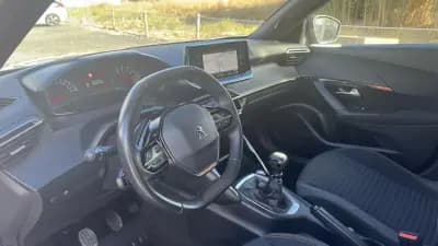 Vendo Peugeot 2008 2023 - 17900 EUR, 65000 km - AUTO.MOTO.pt