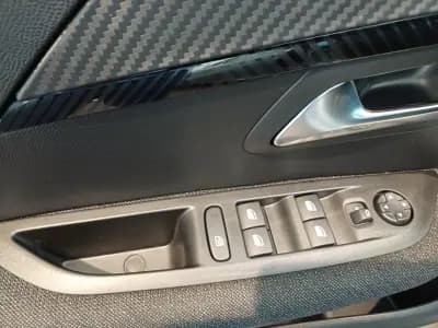 Sell Peugeot 208 2025 - 20000 EUR, 9870 km - AUTO.MOTO.pt