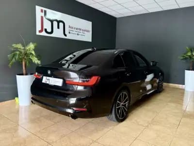 Vendo BMW 320 2019 - 21990 EUR, 243987 km - AUTO.MOTO.pt